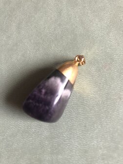 Prachtige hanger van chevron amethyst / amethist met goudkleurige afwerking