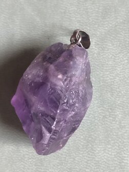 Mooie hanger van ruw amethyst / amethist 