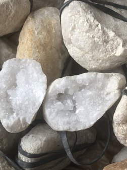 Prachtige mini-geode van bergkristal