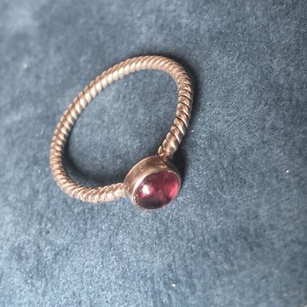 Zilveren ring met prachtige met rubeliet / roze toermalijn, maat 19