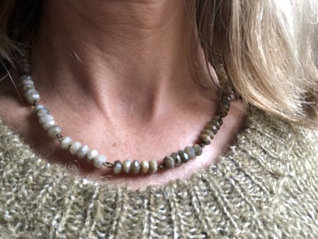 Mooie ketting met grijs en goudkleurig labradoriet