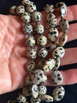 Ketting met ronde dalmati&euml;r jaspis kralen