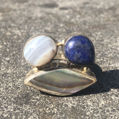 Unieke 925 zilveren ring van lapis lazuli, chalcedoon en parelmoer, maat 19